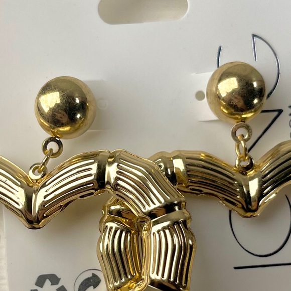 Icing Sensitive Solutions Gold Ribbed Heart Drop Stud Earrings - Picture 4 of 8